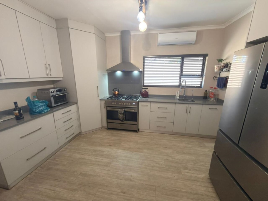 To Let 4 Bedroom Property for Rent in Langerug Western Cape